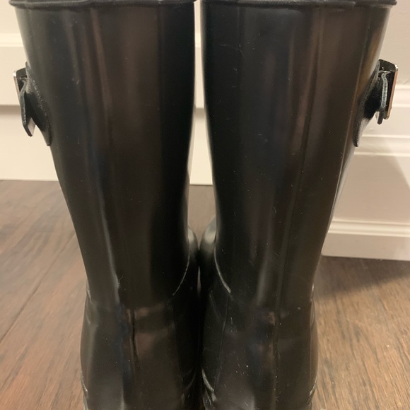 black mid-calf Hunter rain boots! - Picture 3 of 4